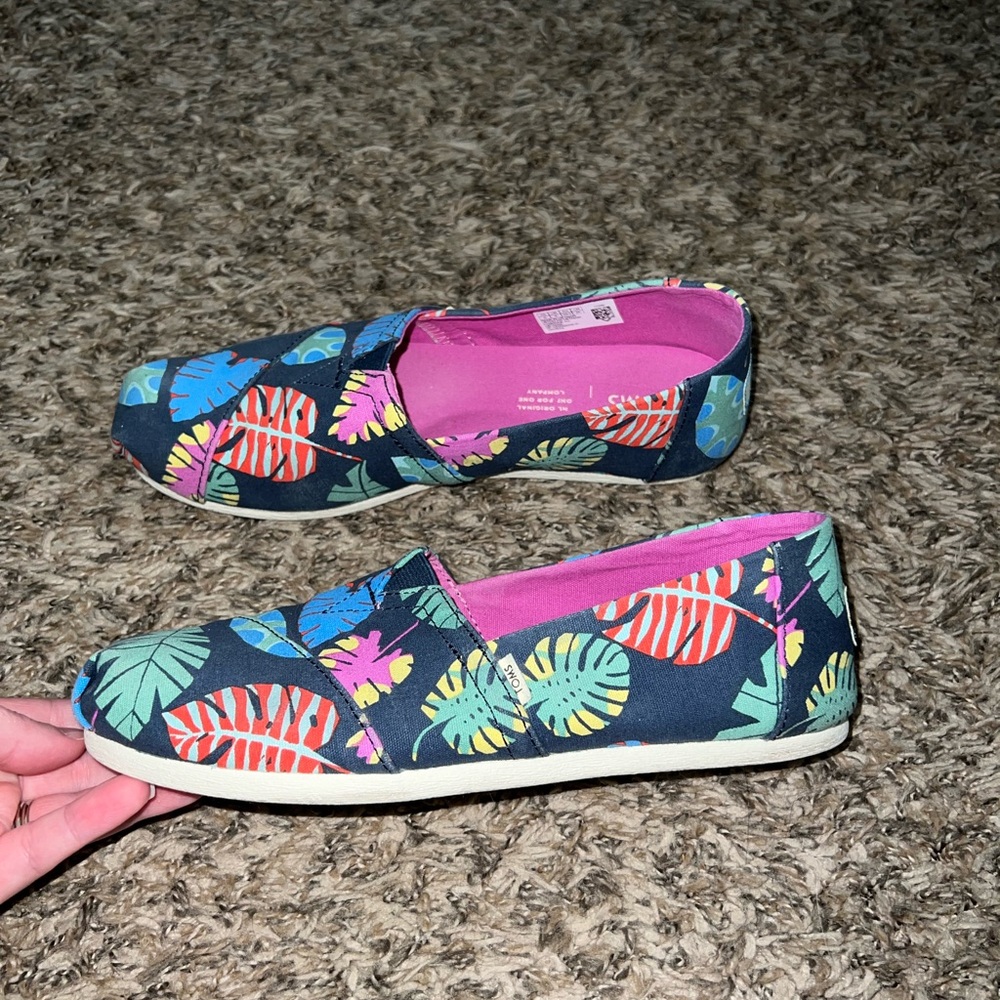 Toms Navy Colorful Leaves Slip On Shoes Size 8
